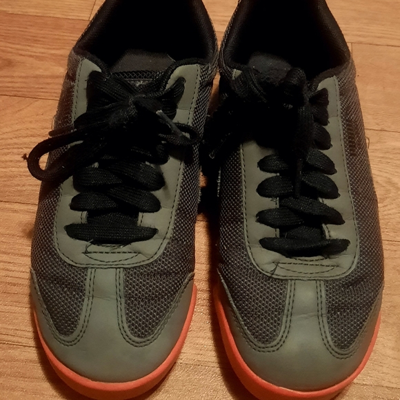 SOLD Puma Size 3 Big Boys Shoes - Picture 8 of 10